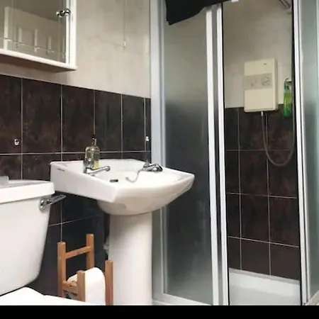 4 Bedroom Duplex On Newcastle Road בית נופש *